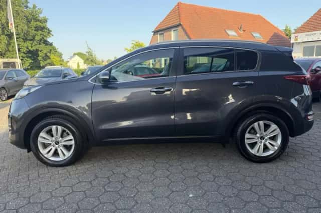 Kia Sportage (2016) thumbnail 2
