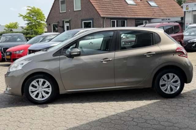 Peugeot 208 (2015) thumbnail 2