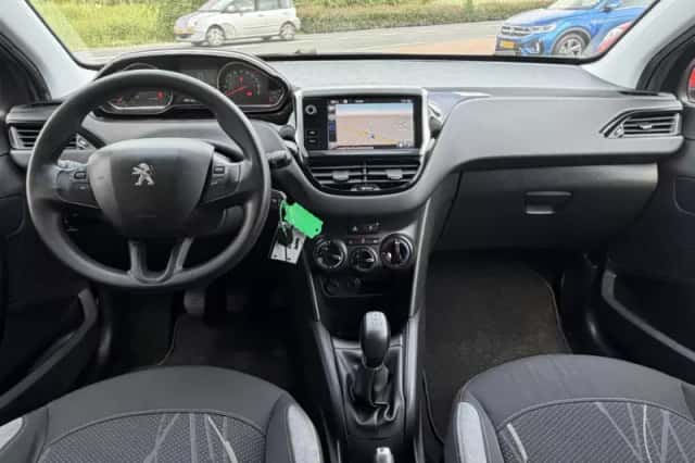 Peugeot 208 (2015) thumbnail 3