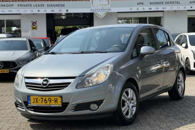 Opel Corsa (2010) thumbnail 4