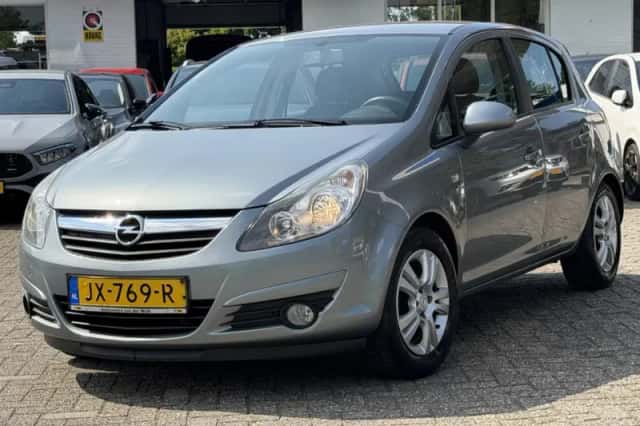 Opel Corsa (2010) thumbnail 5