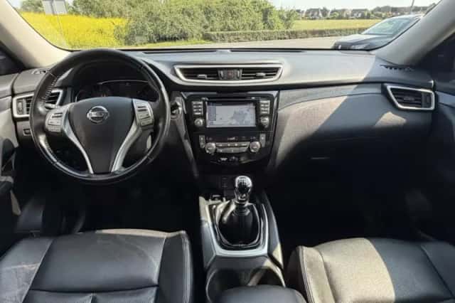 Nissan X-Trail (2018) thumbnail 3