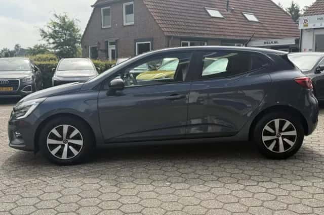 Renault Clio (2022) thumbnail 2
