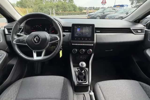 Renault Clio (2022) thumbnail 3