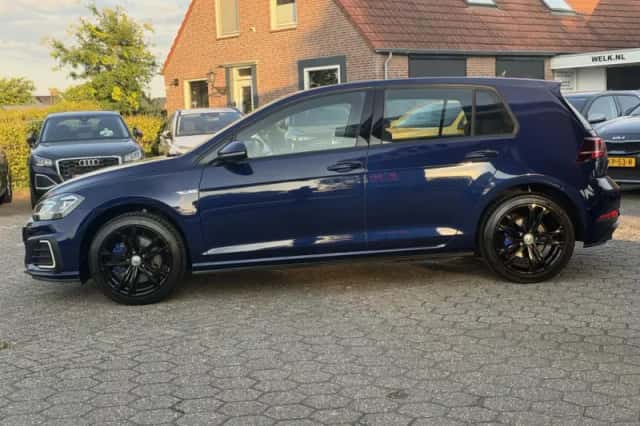 Volkswagen Golf (2020) thumbnail 2