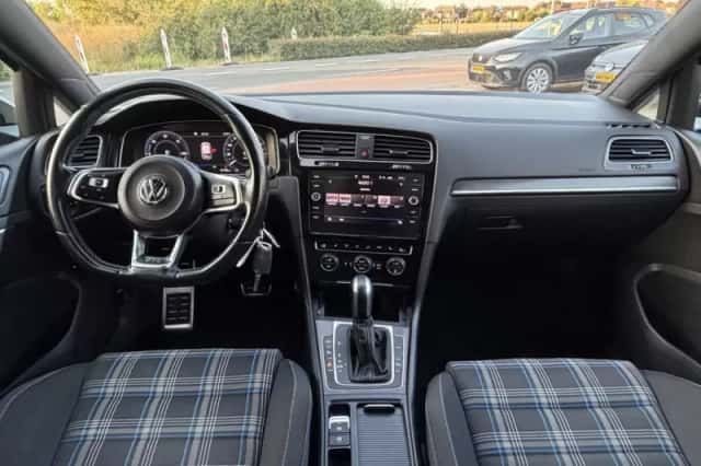 Volkswagen Golf (2020) thumbnail 3
