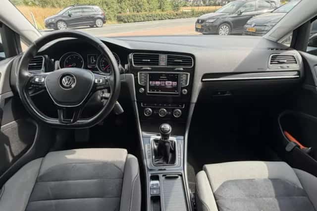 Volkswagen Golf (2016) thumbnail 3