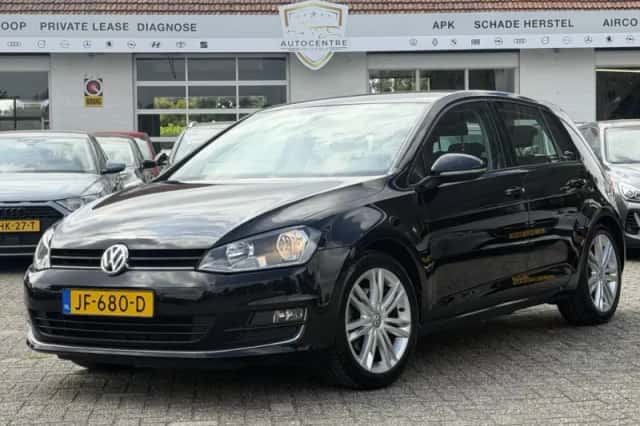 Volkswagen Golf (2016) thumbnail 4