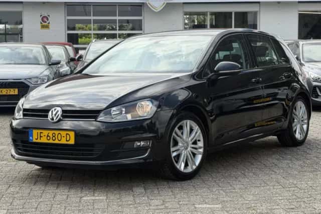 Volkswagen Golf (2016) thumbnail 5
