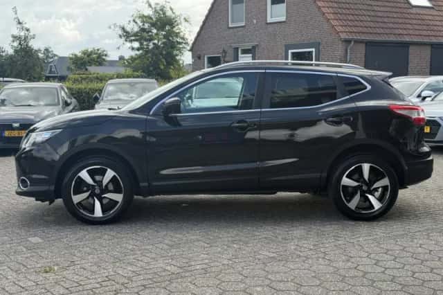 Nissan Qashqai (2017) thumbnail 2