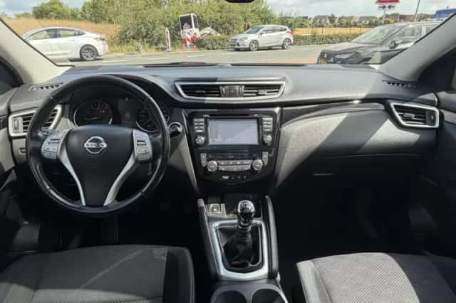 Nissan Qashqai (2017) thumbnail 3