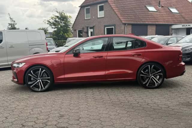 Volvo S60 (2023) thumbnail 2