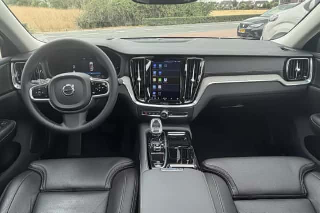 Volvo S60 (2023) thumbnail 3