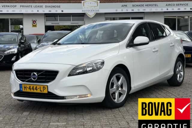 Volvo V40 (2015) thumbnail 1