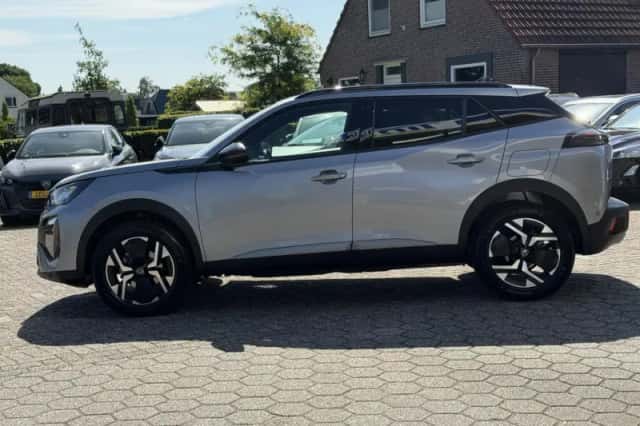 Peugeot 2008 (2024) thumbnail 2