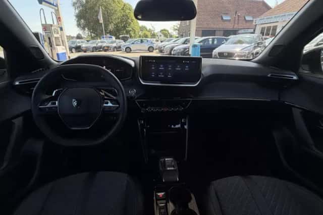 Peugeot 2008 (2024) thumbnail 3
