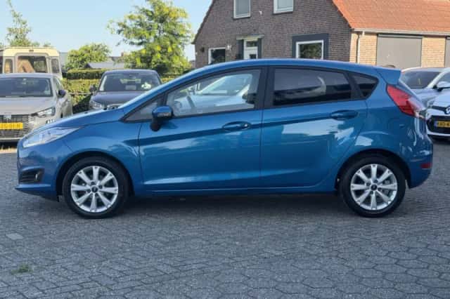 Ford Fiesta (2015) thumbnail 2