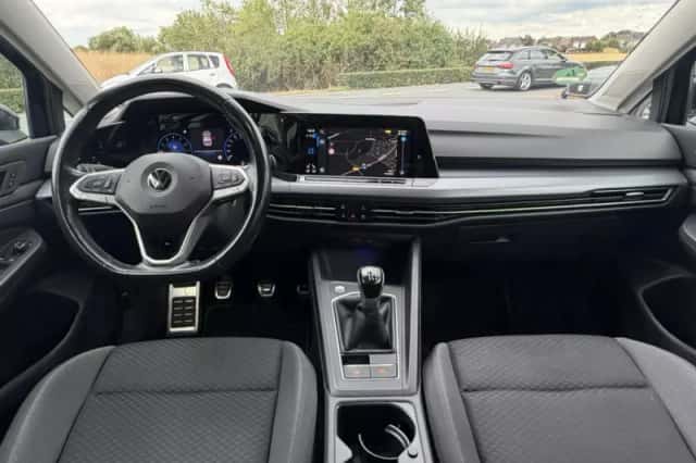 Volkswagen Golf (2022) thumbnail 3