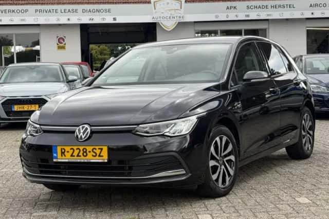 Volkswagen Golf (2022) thumbnail 4