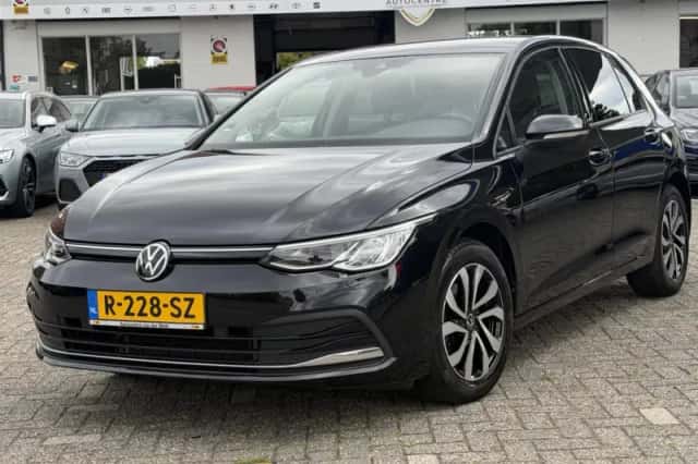 Volkswagen Golf (2022) thumbnail 5