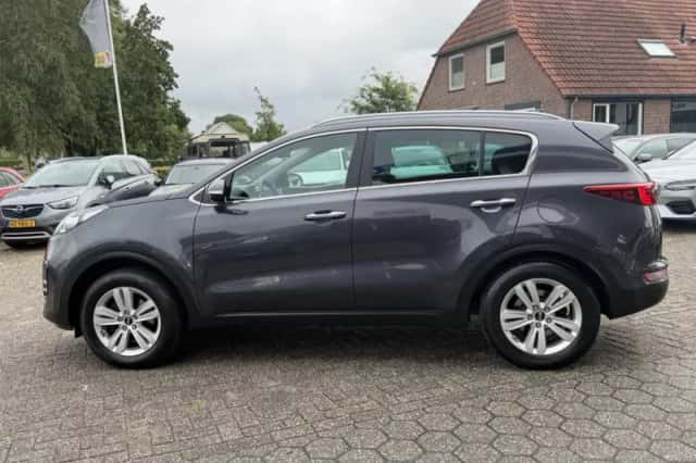 Kia Sportage (2017) thumbnail 2