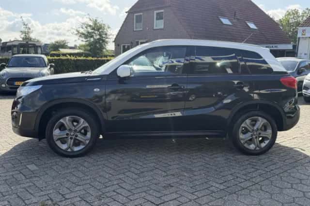 Suzuki Vitara (2015) thumbnail 2