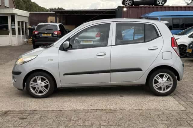 Hyundai i10 (2010) thumbnail 2