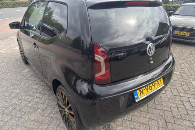 Volkswagen Up! (2015) thumbnail 3