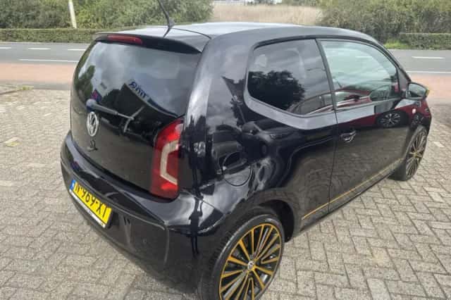 Volkswagen Up! (2015) thumbnail 4