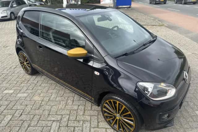 Volkswagen Up! (2015) thumbnail 5