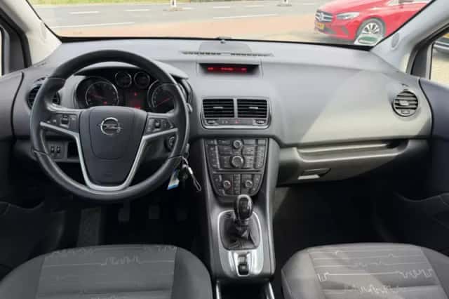 Opel Meriva (2013) thumbnail 3