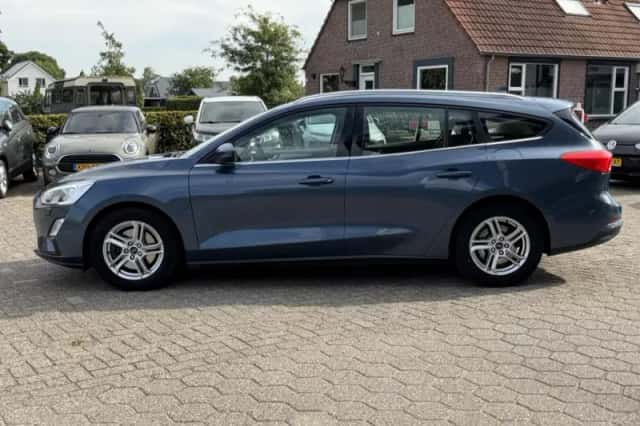 Ford Focus (2018) thumbnail 2
