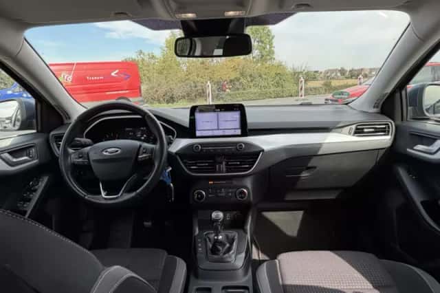 Ford Focus (2018) thumbnail 3