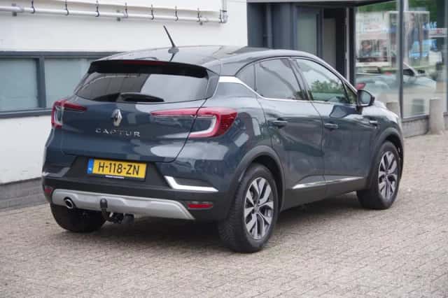 Renault Captur (2020) thumbnail 2