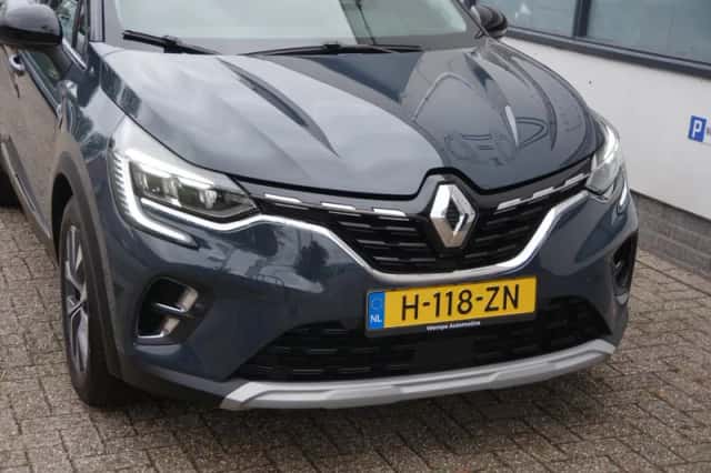 Renault Captur (2020) thumbnail 3
