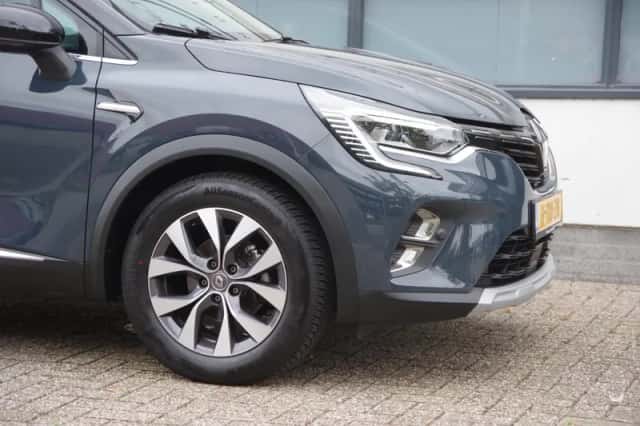 Renault Captur (2020) thumbnail 4