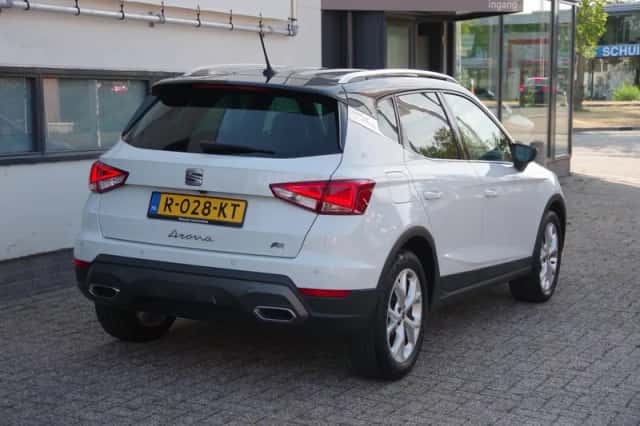 SEAT Arona (2022) thumbnail 4