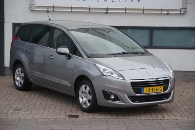 Peugeot 5008 (2016) thumbnail 3