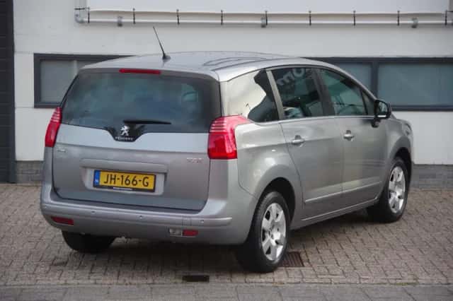 Peugeot 5008 (2016) thumbnail 4