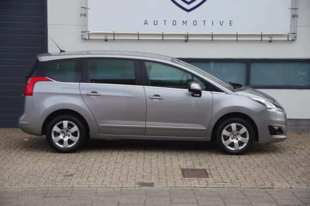 Peugeot 5008 (2016) thumbnail 5