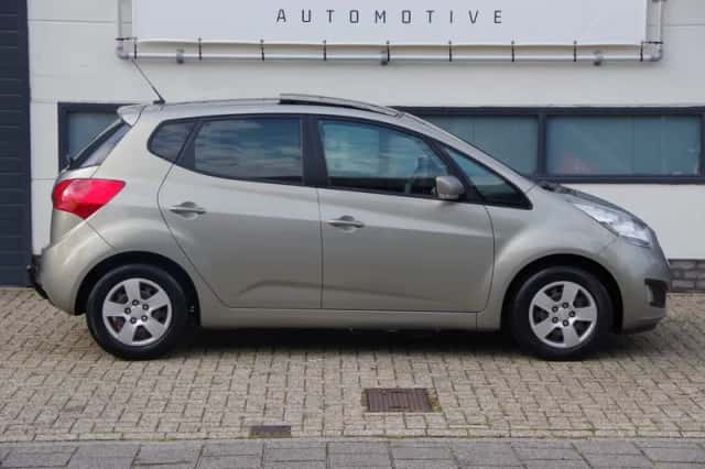 Kia Venga (2014) thumbnail 2