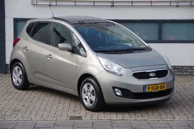 Kia Venga (2014) thumbnail 3