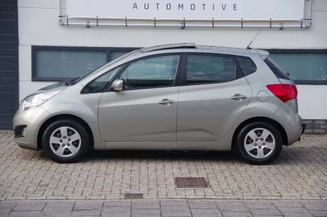 Kia Venga (2014) thumbnail 5