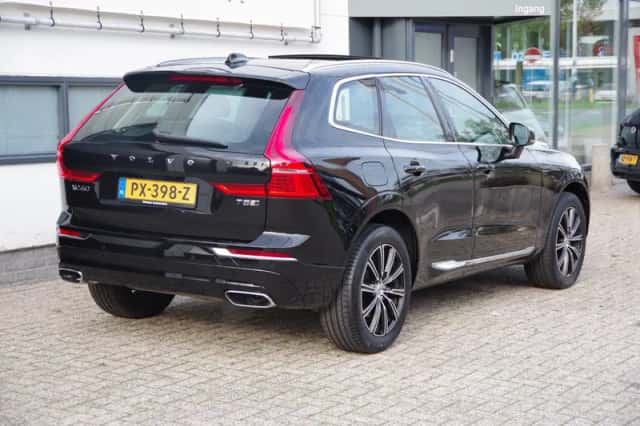 Volvo XC60 (2017) thumbnail 2