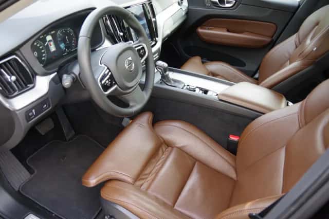 Volvo XC60 (2017) thumbnail 6