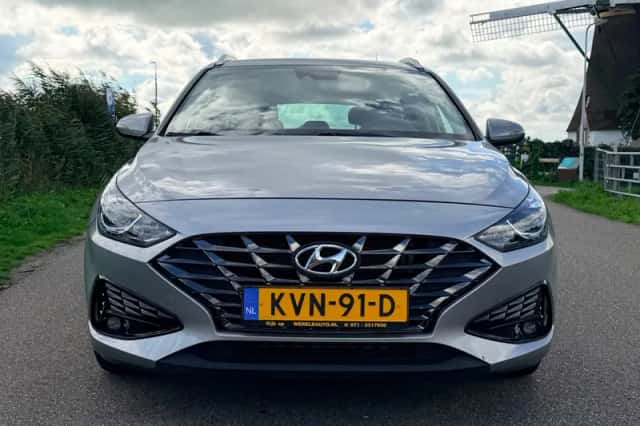 Hyundai i30 (2023) thumbnail 2