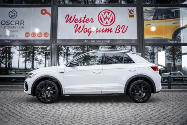 Volkswagen T-Roc (2023) thumbnail 3