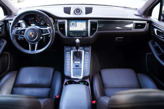 Porsche Macan (2017) thumbnail 4
