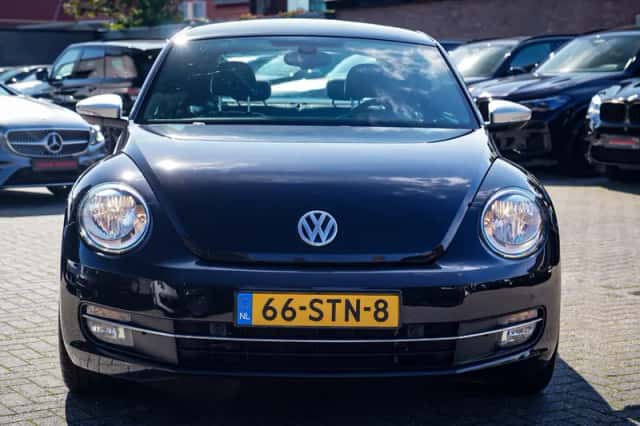 Volkswagen Beetle (2012) thumbnail 3
