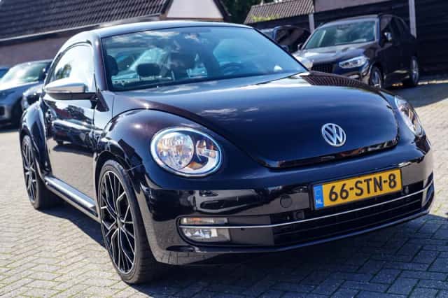 Volkswagen Beetle (2012) thumbnail 4